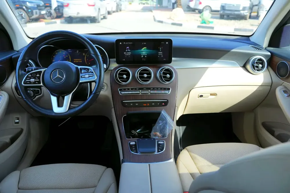 Mercedes-Benz GLC 300 4MATIC 2022 - American Specs - Image 9