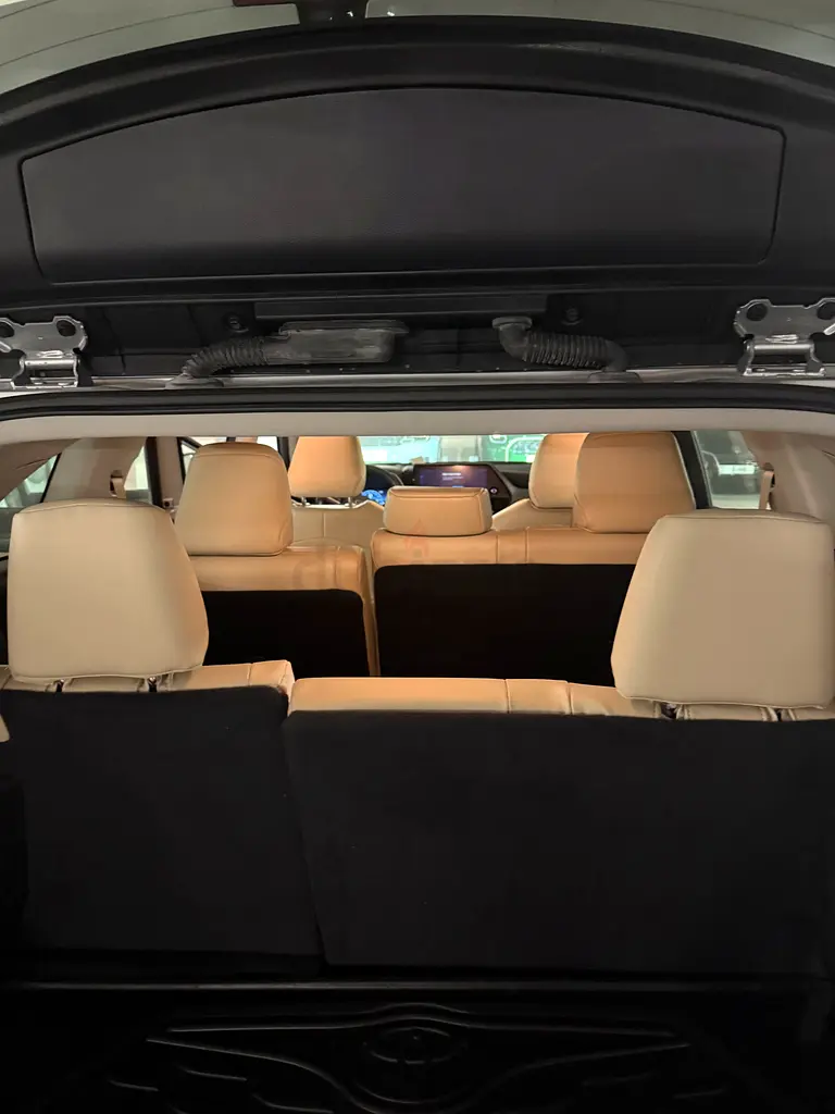 Toyota Highlander Limited Hybrid 2023 | GCC Specs | Excellent Condition - Image 10