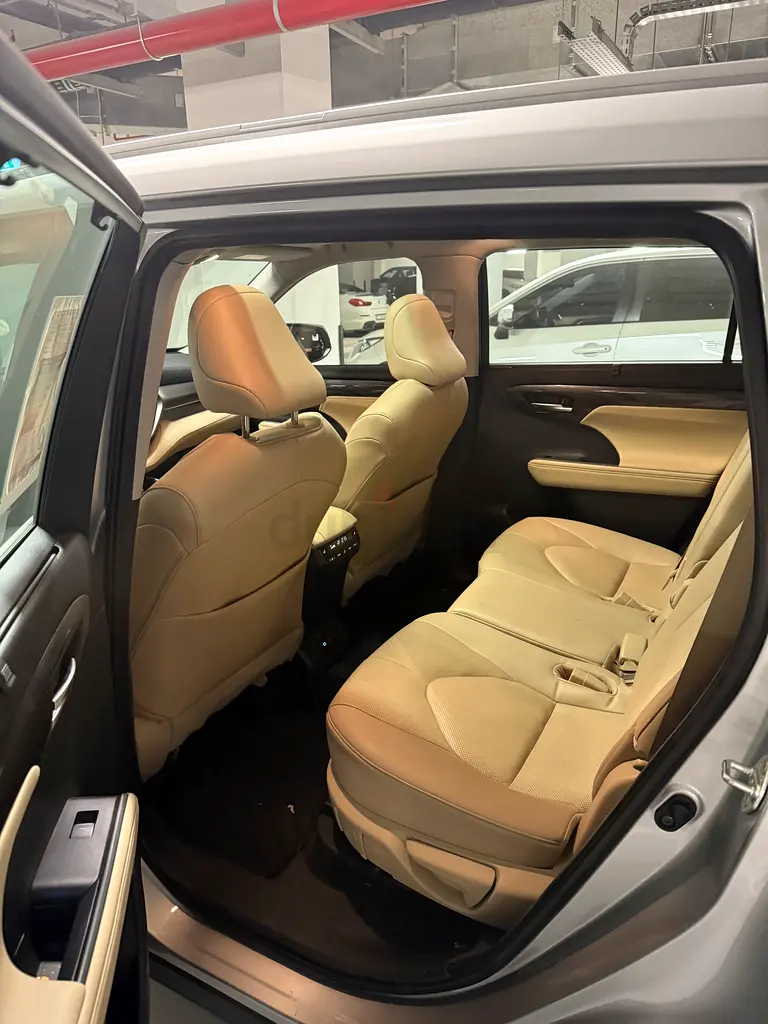 Toyota Highlander Limited Hybrid 2023 | GCC Specs | Excellent Condition - Image 7