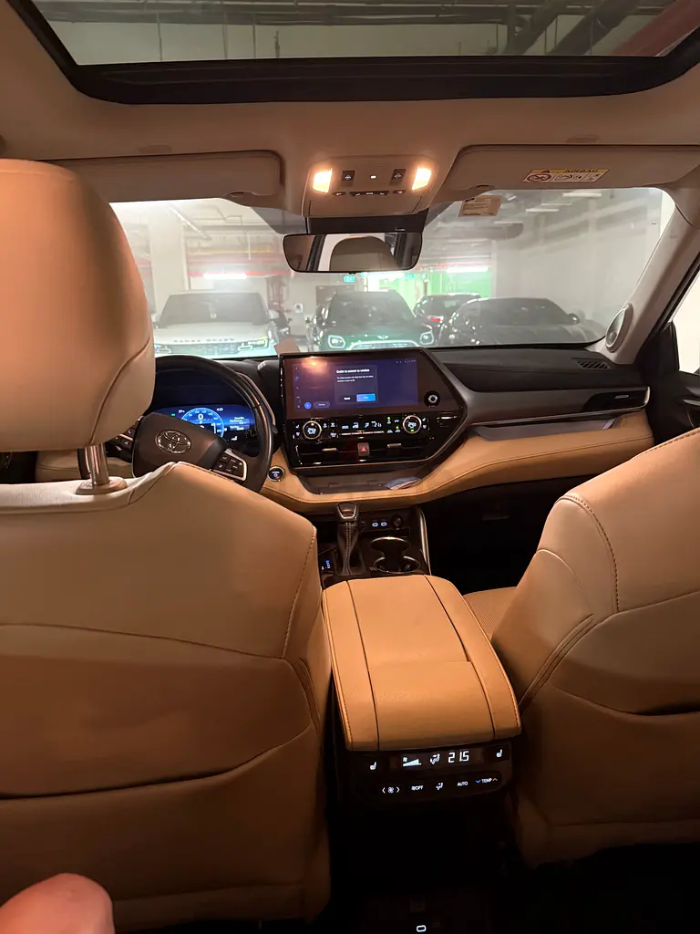 Toyota Highlander Limited Hybrid 2023 | GCC Specs | Excellent Condition - Image 8