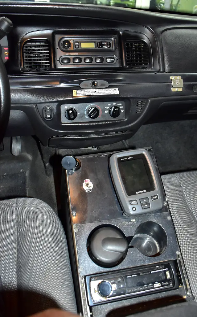 EXCELLENT DEAL for our Ford Crown Victoria ( 2011 Model ) in Black Color American Specs - Image 11