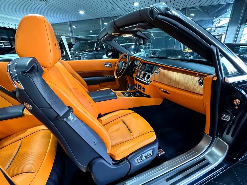 ROLLS-ROYCE DAWN PERFECT COMBINATION COLOR GCC PPF 10-YEAR WARRANTY FULL SERVICE HISTORY NO ACCIDENT - Image 5