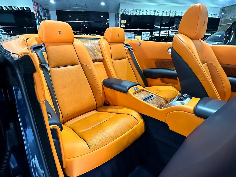 ROLLS-ROYCE DAWN PERFECT COMBINATION COLOR GCC PPF 10-YEAR WARRANTY FULL SERVICE HISTORY NO ACCIDENT - Image 7