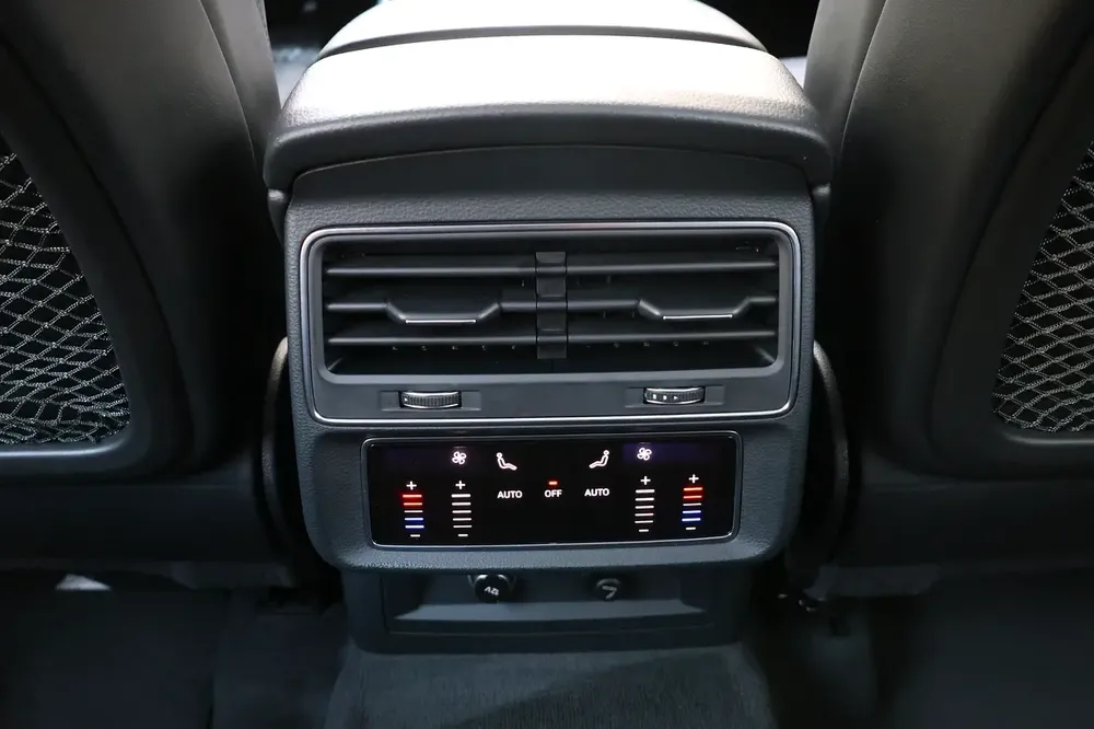 Audi Q8 (55 TFSI Quattro)-2020-72000KM-GCC SPECS - Image 18