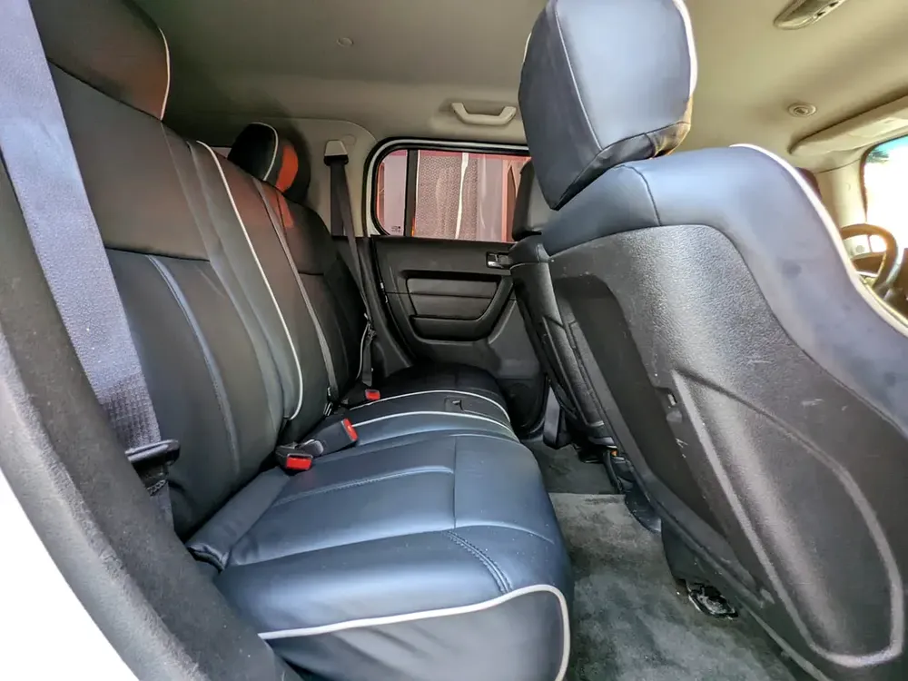 Hummer H3 2006 GCC Premium Condition With Leather seats  Navigation Low Km Perfect Family Suv - Image 10