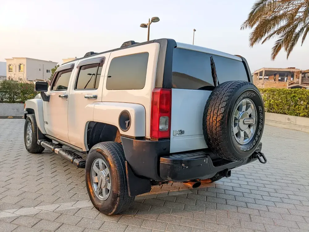 Hummer H3 2006 GCC Premium Condition With Leather seats  Navigation Low Km Perfect Family Suv - Image 13