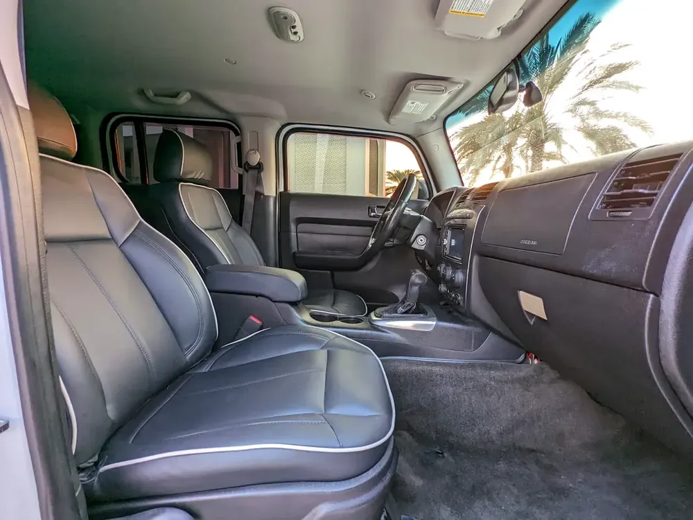 Hummer H3 2006 GCC Premium Condition With Leather seats  Navigation Low Km Perfect Family Suv - Image 8
