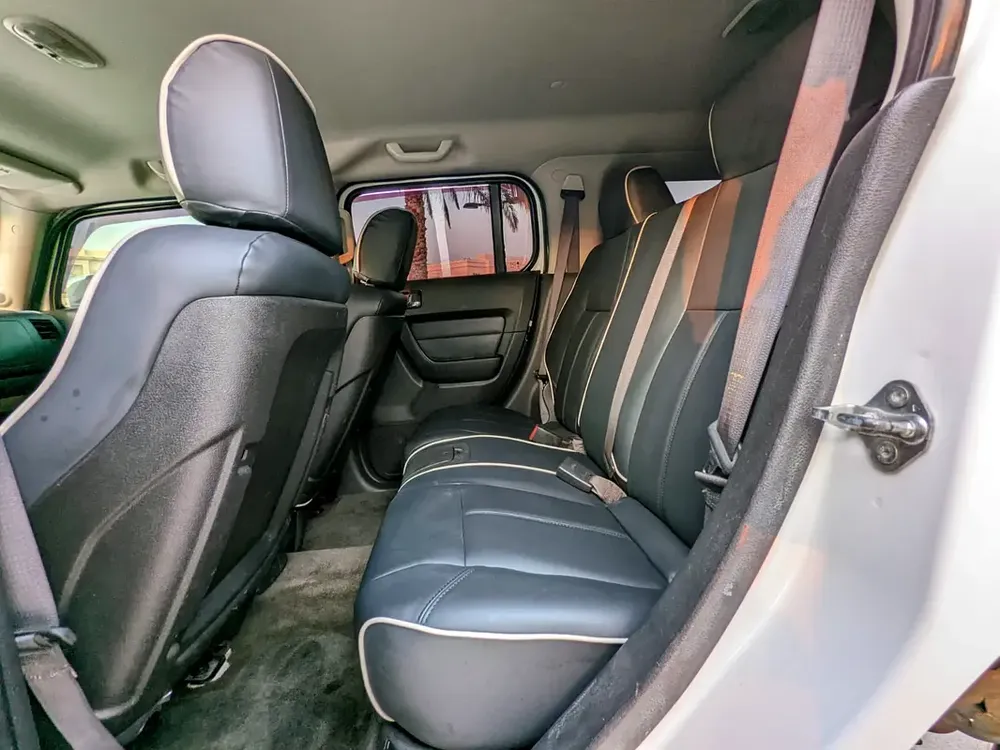 Hummer H3 2006 GCC Premium Condition With Leather seats  Navigation Low Km Perfect Family Suv - Image 9