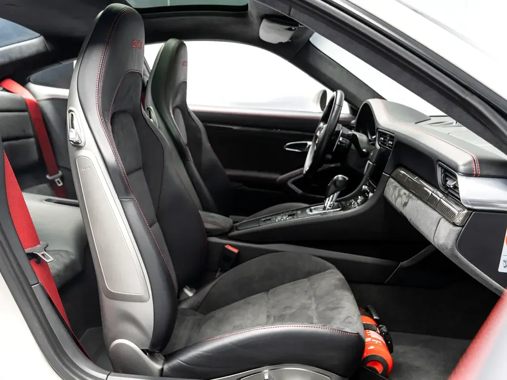SUMMER STARTS NOW | EXCLUSIVE DEAL BY BLACKLINE September 2027 Porsche Warranty, Low KMs, GCC - Image 10