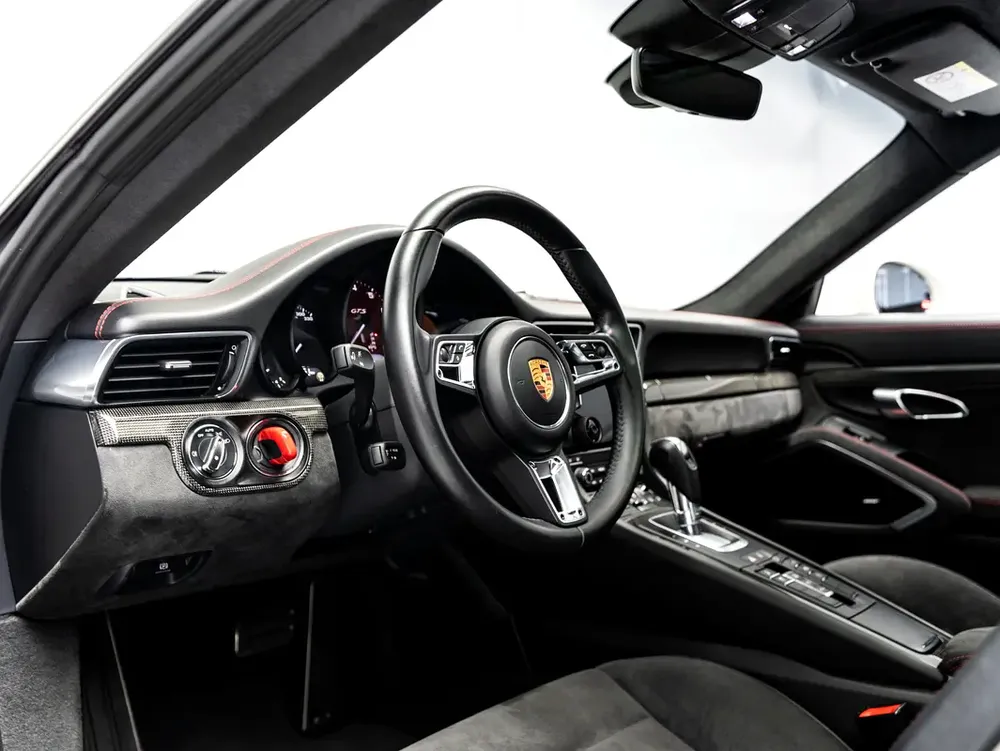 SUMMER STARTS NOW | EXCLUSIVE DEAL BY BLACKLINE September 2027 Porsche Warranty, Low KMs, GCC - Image 11