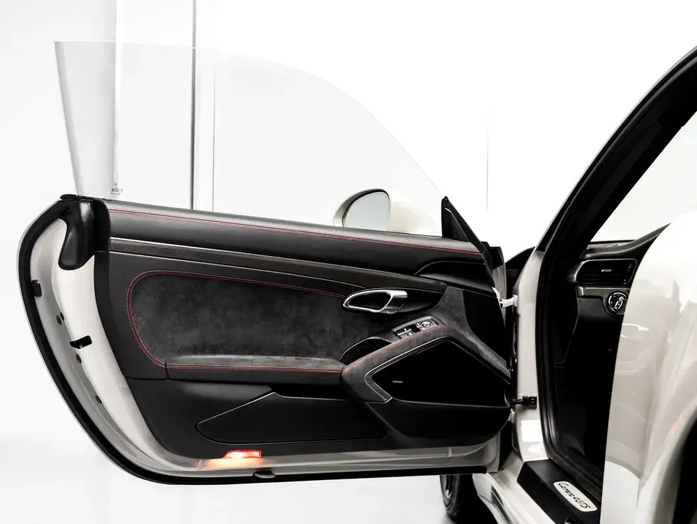 SUMMER STARTS NOW | EXCLUSIVE DEAL BY BLACKLINE September 2027 Porsche Warranty, Low KMs, GCC - Image 8