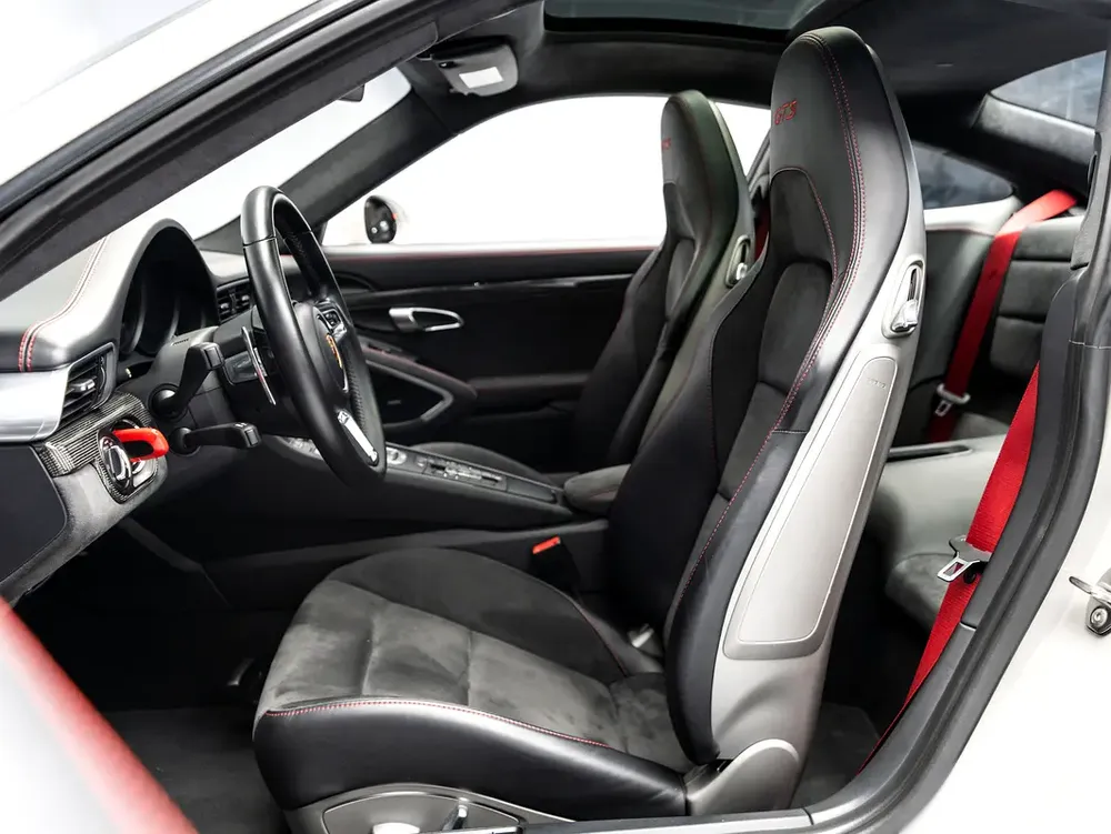 SUMMER STARTS NOW | EXCLUSIVE DEAL BY BLACKLINE September 2027 Porsche Warranty, Low KMs, GCC - Image 9