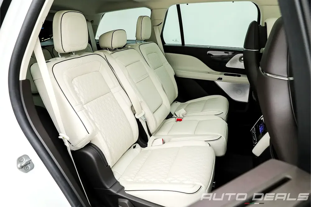 2023 Lincoln Aviator | GCC Specs | Under Warranty | Low Mileage | Excellent Condition | 3.0L V6 - Image 19