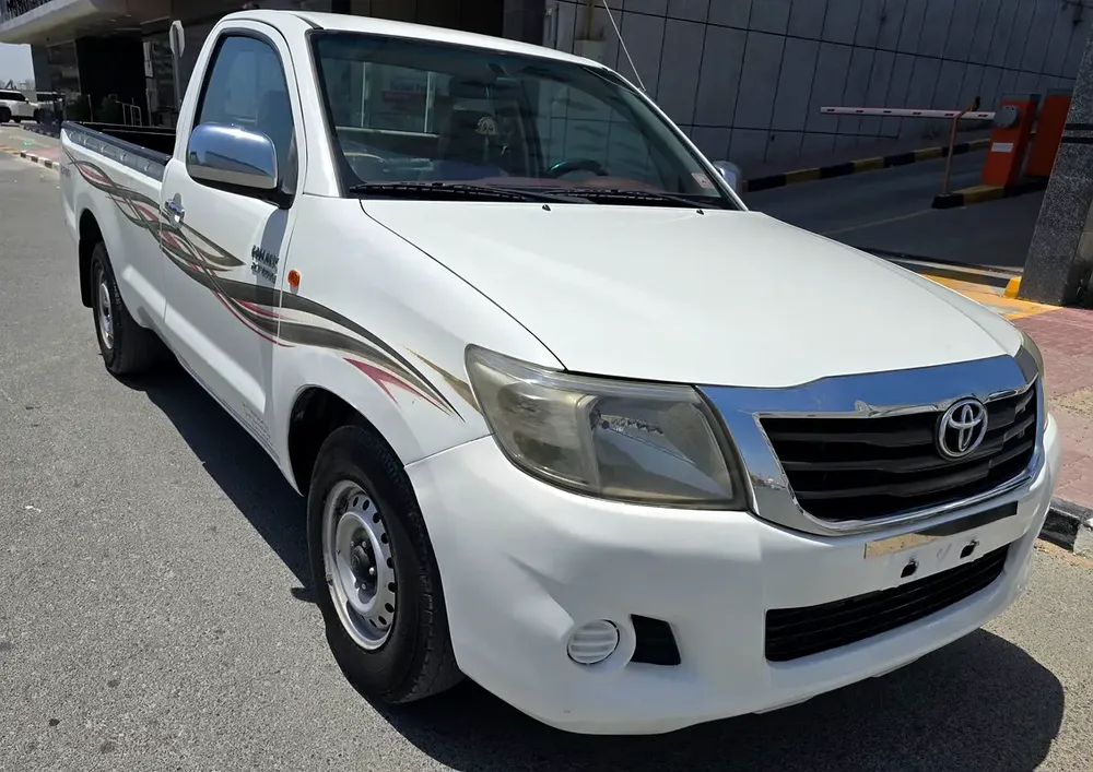 Toyota Hilux Single Cab GL 2015 - GCC Specs - Reliable and Ready to Work - Image 4