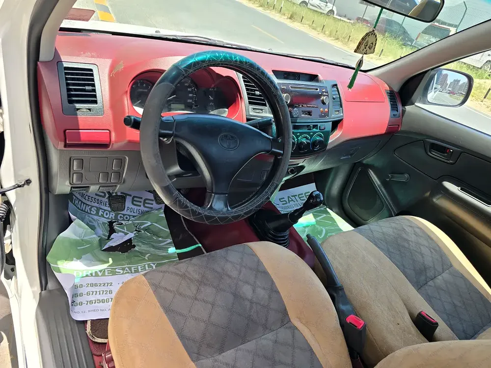 Toyota Hilux Single Cab GL 2015 - GCC Specs - Reliable and Ready to Work - Image 8