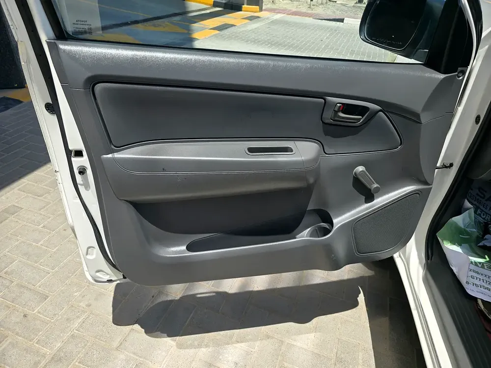 Toyota Hilux Single Cab GL 2015 - GCC Specs - Reliable and Ready to Work - Image 9