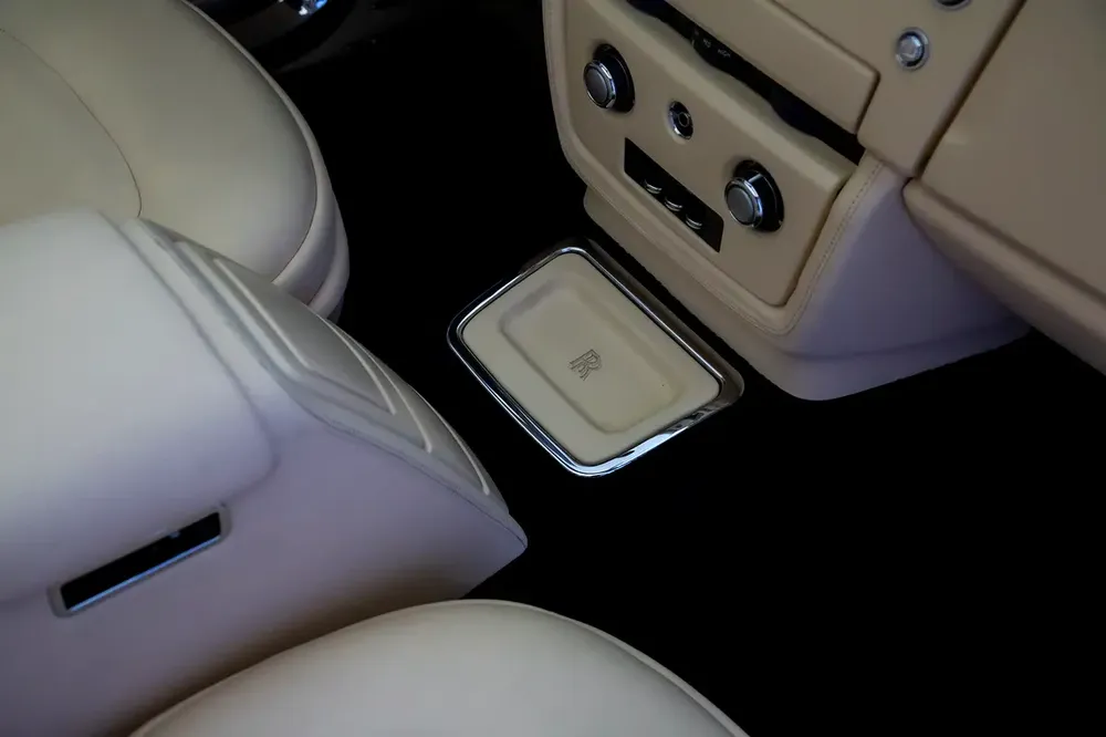 PHANTOM DROPHEAD | TWO TONE EXTERIOR | LOW MILEAGES | WARRANTY AVAILABLE - Image 11