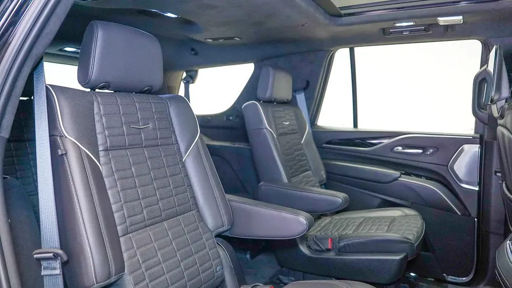Escalade V | AED 6,571 PM | Warranty April 2027 -Service April 2028 | GCC - Image 7