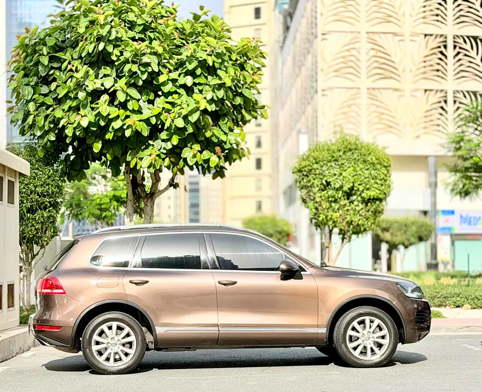 Volkswagen Touareg Highline 2014 | GCC Specs | Pristine Condition - Image 4