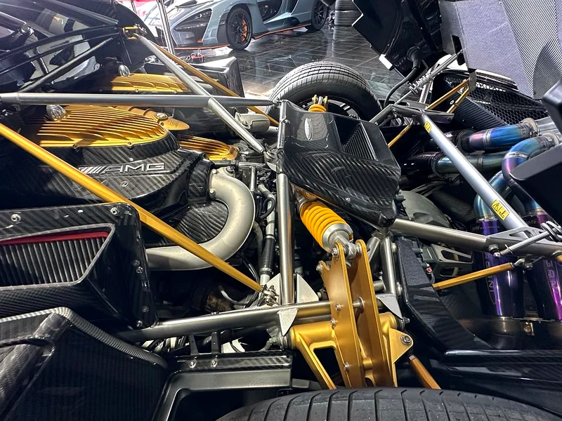 Pagani Huayra, 1 out of 100,Brand New Tyres , Full Service History ,GCC - Image 10