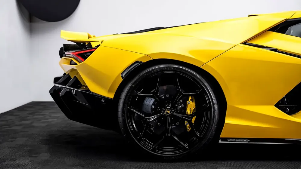 Lamborghini Revuelto 2024 - GCC - Under Warranty - Image 14