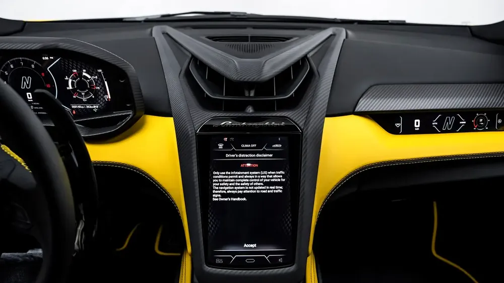 Lamborghini Revuelto 2024 - GCC - Under Warranty - Image 7