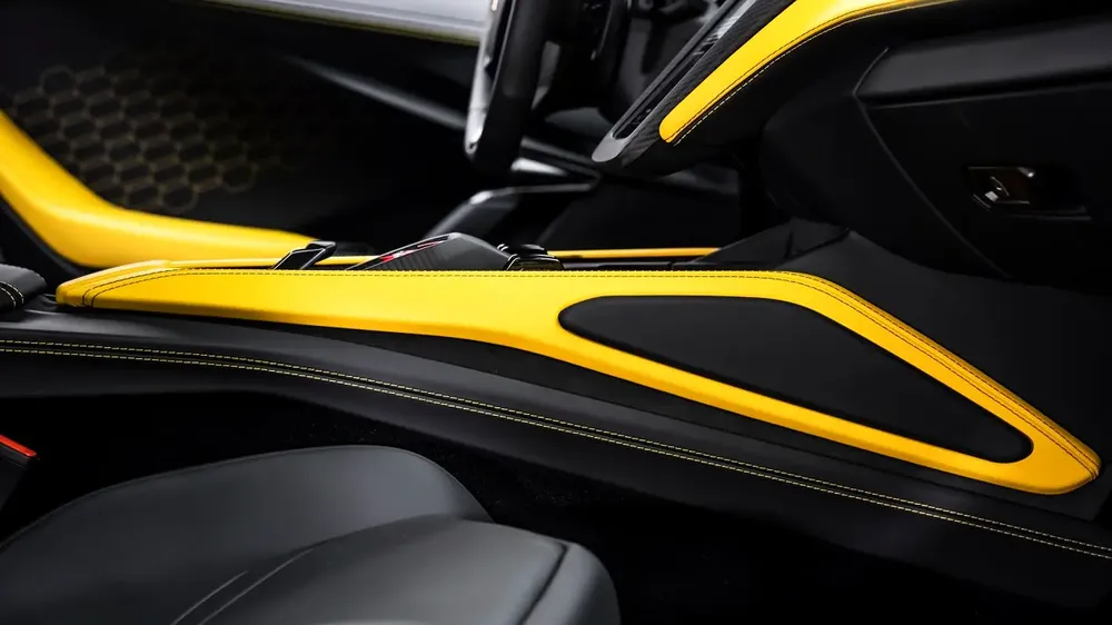 Lamborghini Revuelto 2024 - GCC - Under Warranty - Image 9