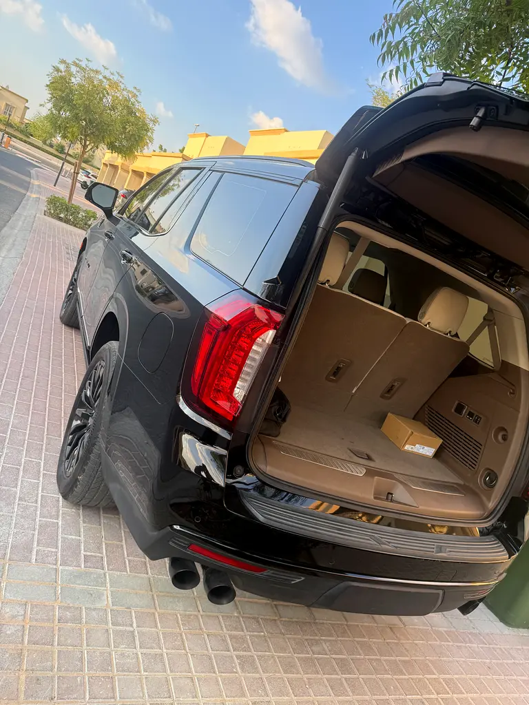 GMC Yukon Denali 2023 | GCC Specs | Low Mileage | Fully Loaded - Image 6
