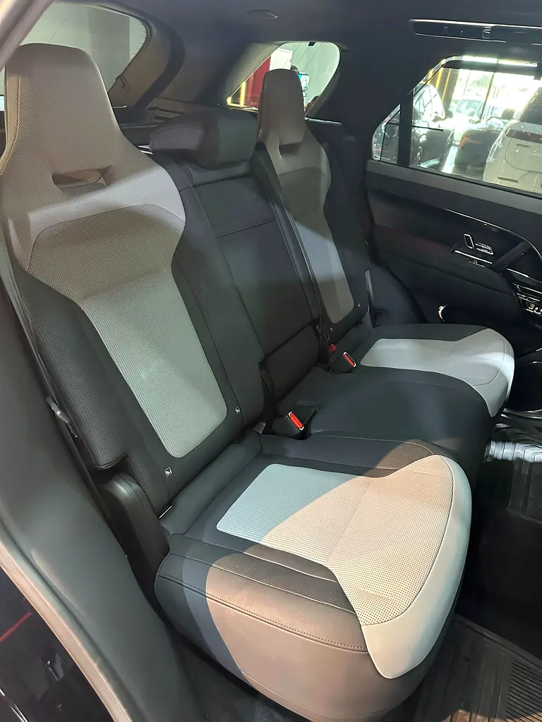 2025 Range Rover Sport SV Edition 2 | Full Carbon | Clean Title | Canadian Spec | Like New - Image 18