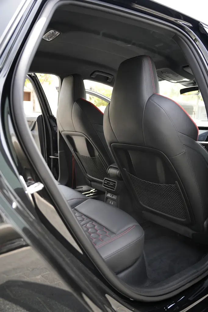Audi RS3 Sportback Quattro | GCC | Carbon Package | 15,500 km - Image 10