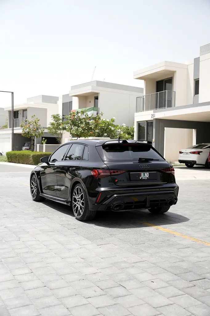 Audi RS3 Sportback Quattro | GCC | Carbon Package | 15,500 km - Image 12