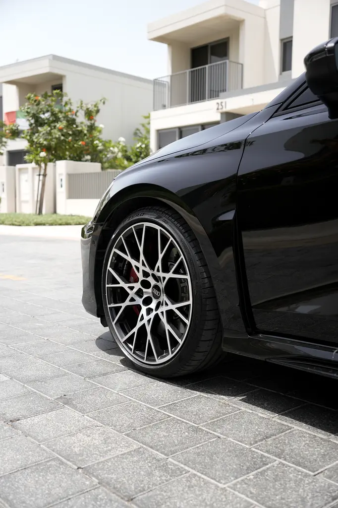 Audi RS3 Sportback Quattro | GCC | Carbon Package | 15,500 km - Image 13
