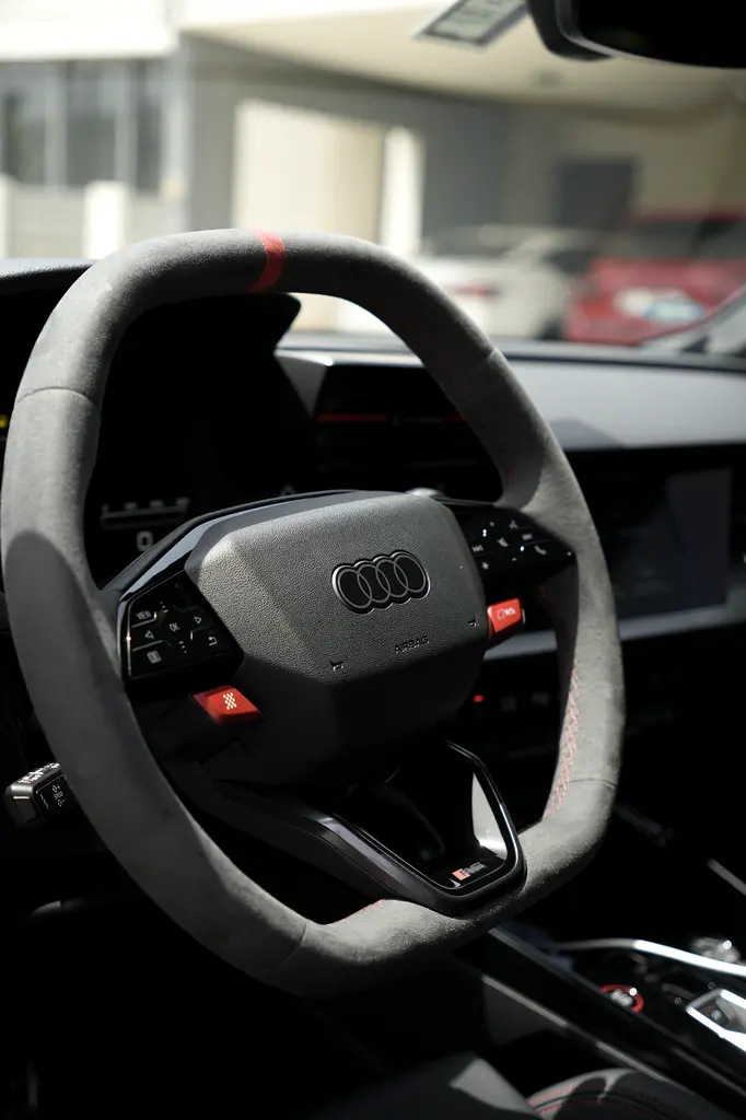 Audi RS3 Sportback Quattro | GCC | Carbon Package | 15,500 km - Image 15