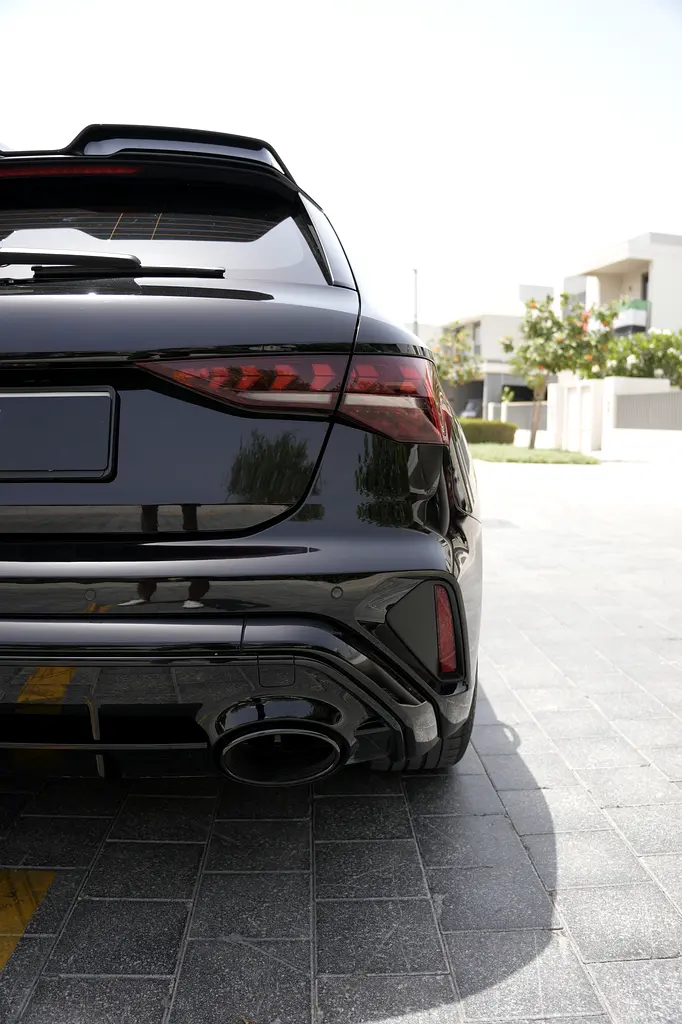 Audi RS3 Sportback Quattro | GCC | Carbon Package | 15,500 km - Image 17