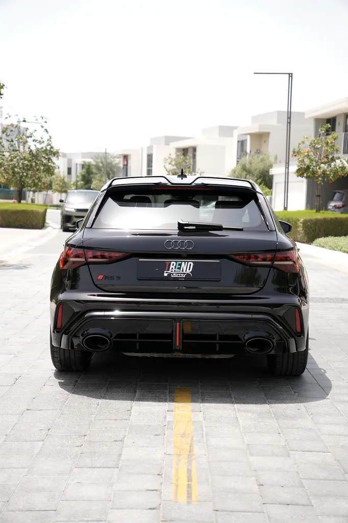 Audi RS3 Sportback Quattro | GCC | Carbon Package | 15,500 km - Image 18