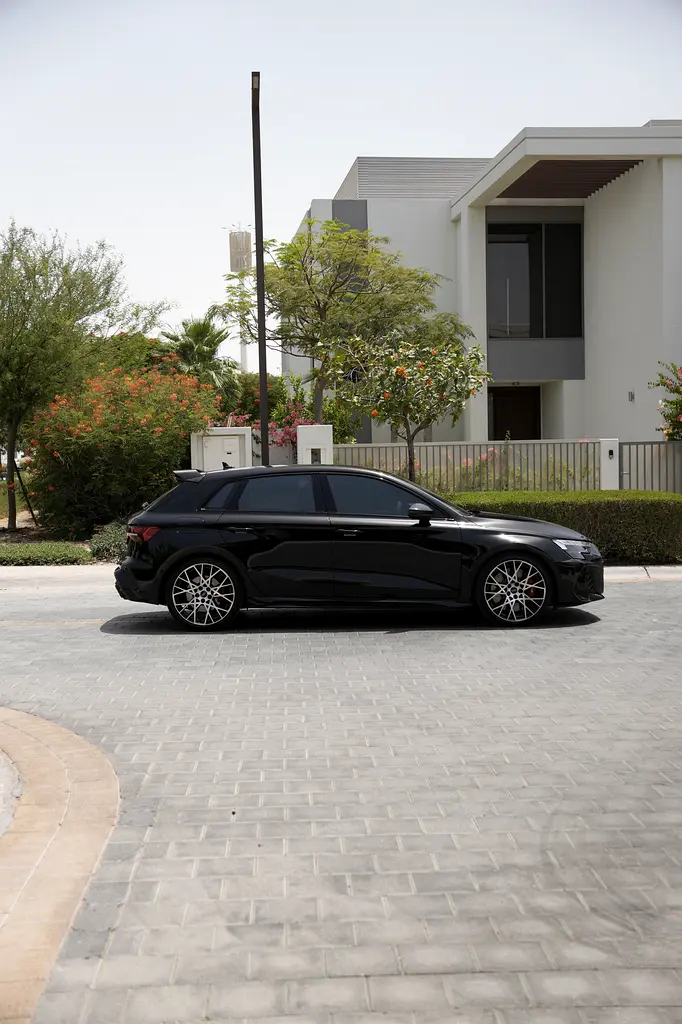 Audi RS3 Sportback Quattro | GCC | Carbon Package | 15,500 km - Image 6