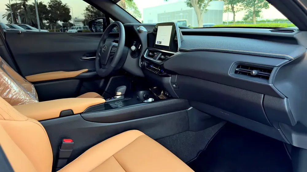 2025 Lexus UX300h, Dealer Warranty, GCC Specifications - Image 10