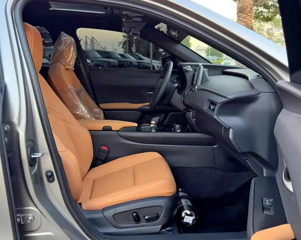 2025 Lexus UX300h, Dealer Warranty, GCC Specifications - Image 11