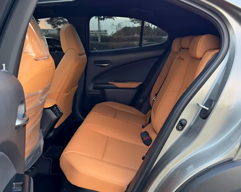 2025 Lexus UX300h, Dealer Warranty, GCC Specifications - Image 13