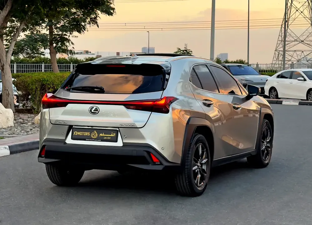 2025 Lexus UX300h, Dealer Warranty, GCC Specifications - Image 7