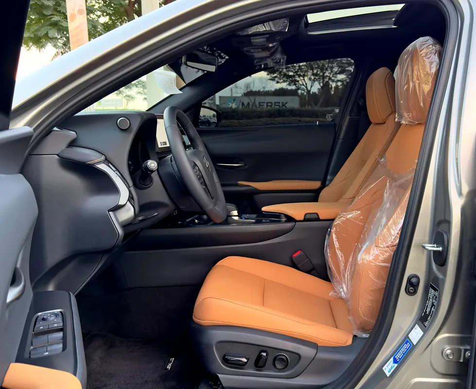 2025 Lexus UX300h, Dealer Warranty, GCC Specifications - Image 9