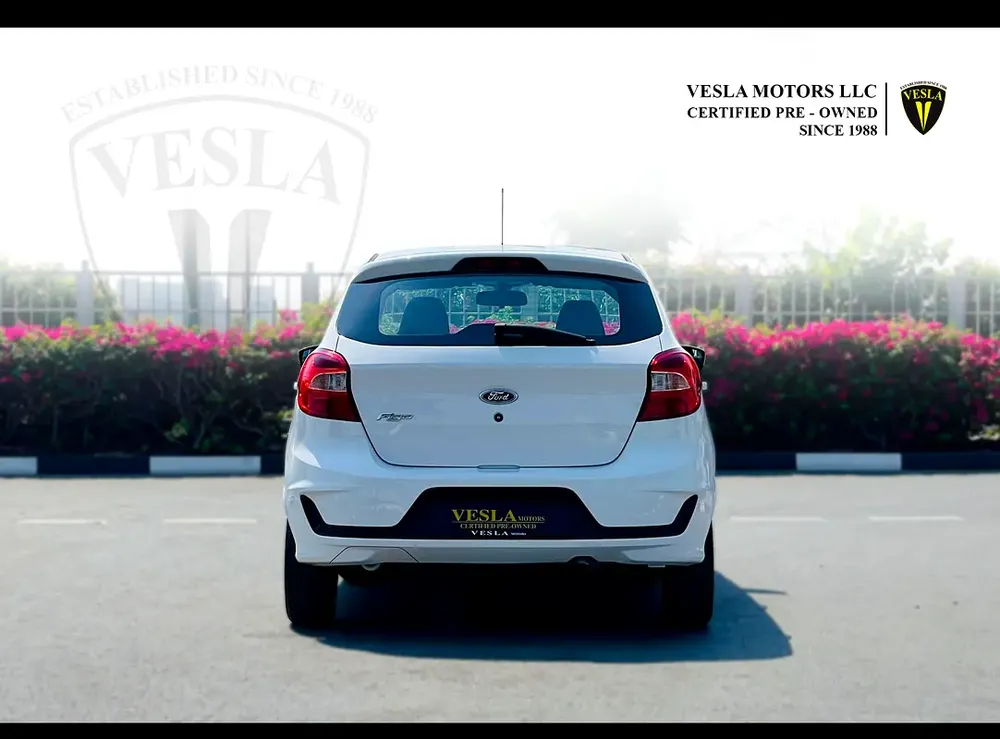UNLIMITED MILEAGE WARRANTY / HATCHBACK + BLUETOOTH + USB + POWER LOCKS / IN HOUSE FINANCE - Image 8