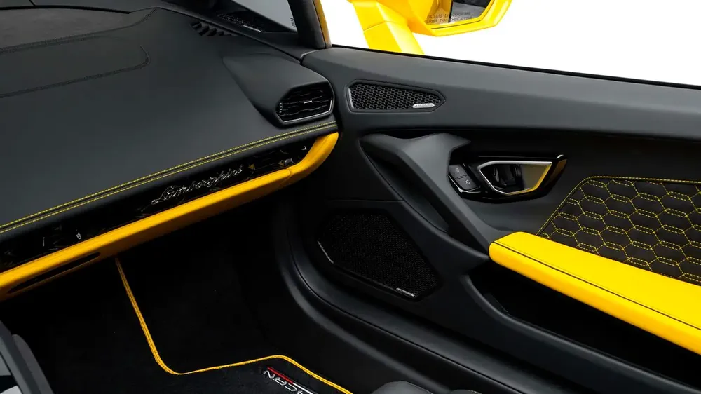 Lamborghini Huracan EVO Spyder RWD - 2023 - Korean Specs - Image 13