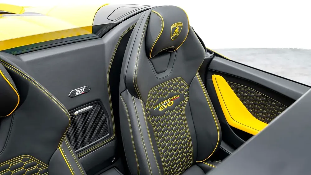 Lamborghini Huracan EVO Spyder RWD - 2023 - Korean Specs - Image 15