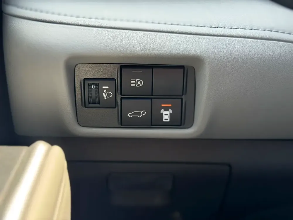 TOYOTA HIGLANDER GLE 2025 GCC 2.5L HEV - Image 12