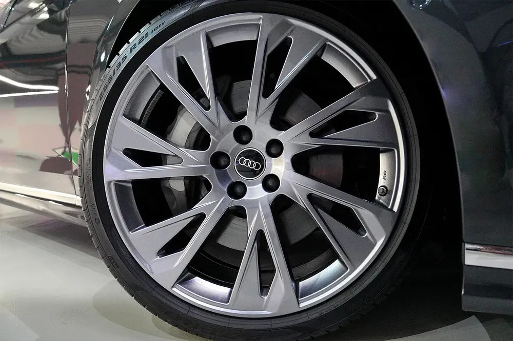Audi A8 55 TFSI Quattro - 2022 - Image 12