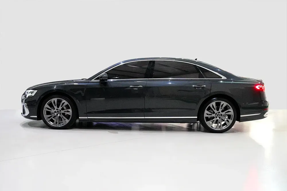 Audi A8 55 TFSI Quattro - 2022 - Image 13