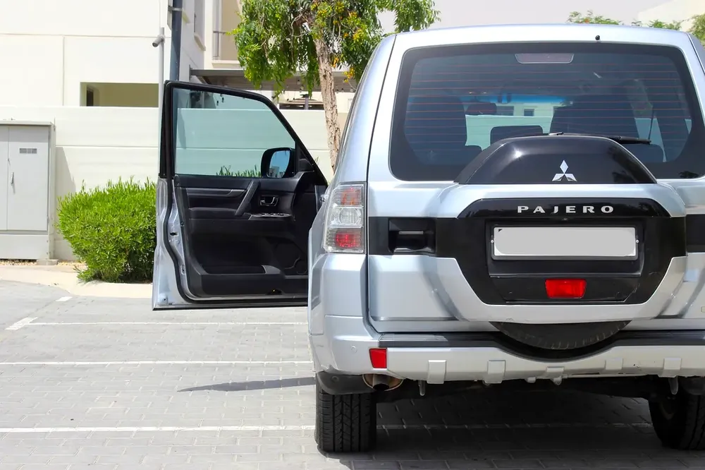 Mitsubishi Pajero 3.5 4wd GL 2016 IMMACULATE CONDITION - Image 10