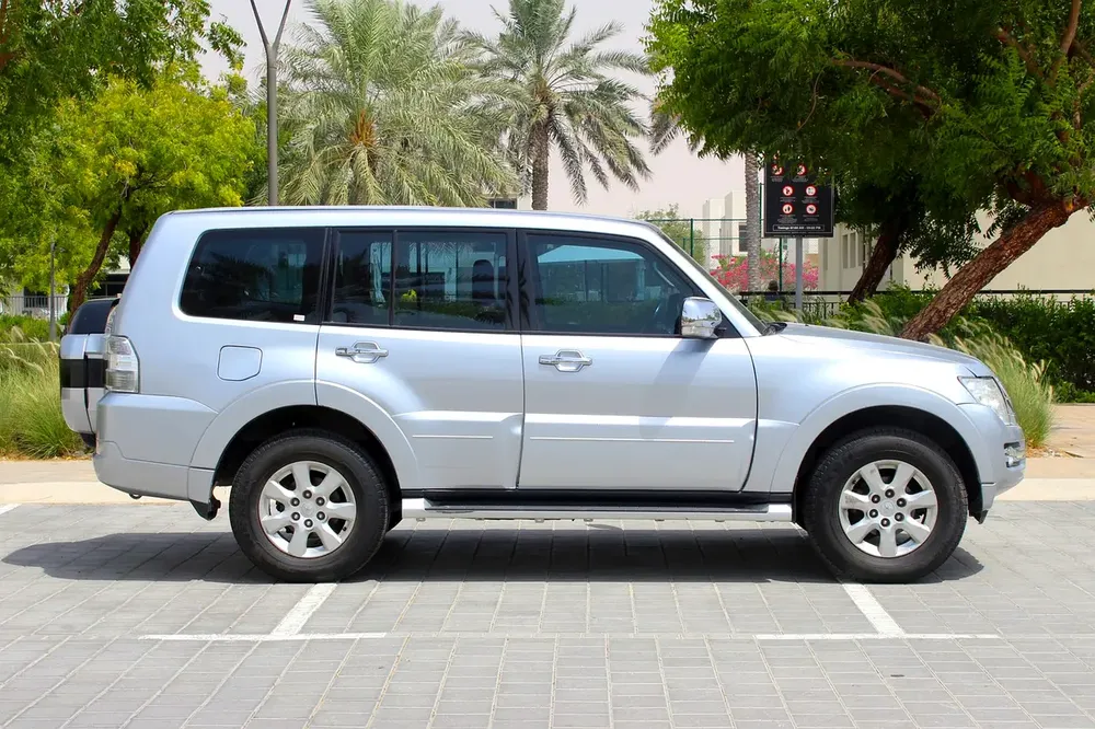 Mitsubishi Pajero 3.5 4wd GL 2016 IMMACULATE CONDITION - Image 5