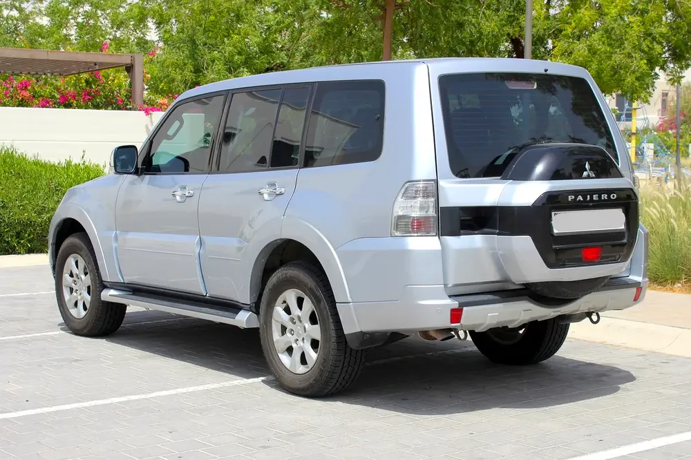 Mitsubishi Pajero 3.5 4wd GL 2016 IMMACULATE CONDITION - Image 6